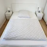 Διαμέρισμα Vollmoebliertes Mit Balkon *
