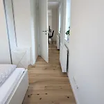 Vollmoebliertes Mit Balkon