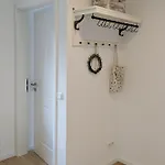 Vollmoebliertes Mit Balkon * Σίντελφινγκεν