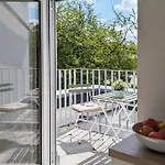 Διαμέρισμα Vollmoebliertes Mit Balkon