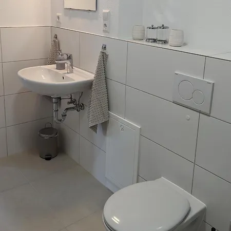 Vollmoebliertes Mit Balkon アパート