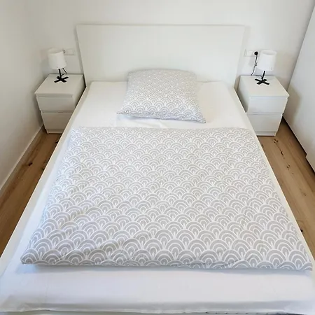 아파트 Vollmoebliertes Mit Balkon *