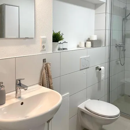 Vollmoebliertes Mit Balkon Apartment *