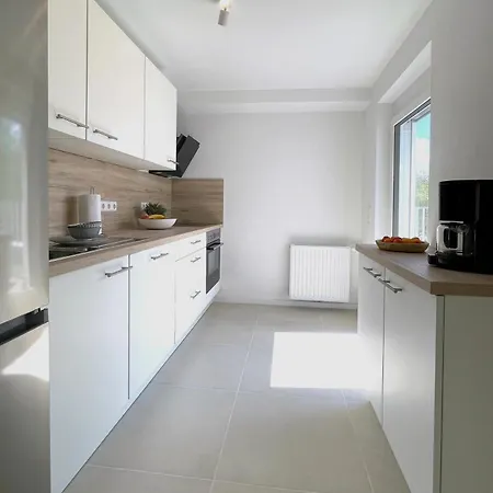 Vollmoebliertes Mit Balkon ジンデルフィンゲン