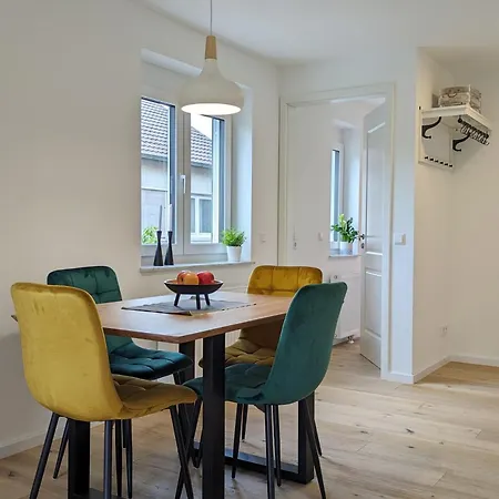 Vollmoebliertes Mit Balkon * Σίντελφινγκεν