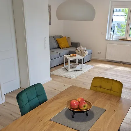 Vollmoebliertes Mit Balkon Apartment