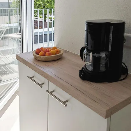 Vollmoebliertes Mit Balkon アパート ジンデルフィンゲン