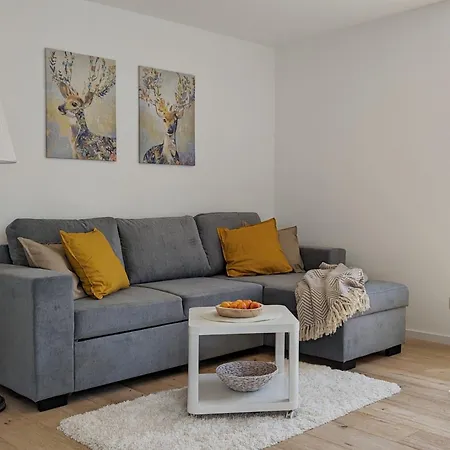 Vollmoebliertes Mit Balkon