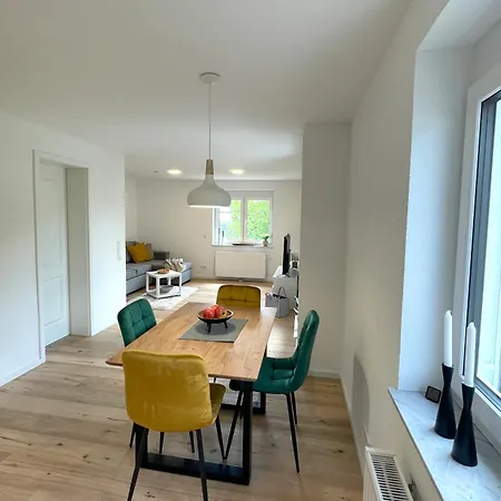 アパート Vollmoebliertes Mit Balkon ジンデルフィンゲン