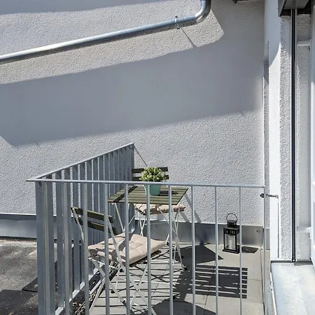 Vollmoebliertes Mit Balkon Διαμέρισμα
