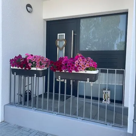 Vollmoebliertes Mit Balkon Appartamento Sindelfingen