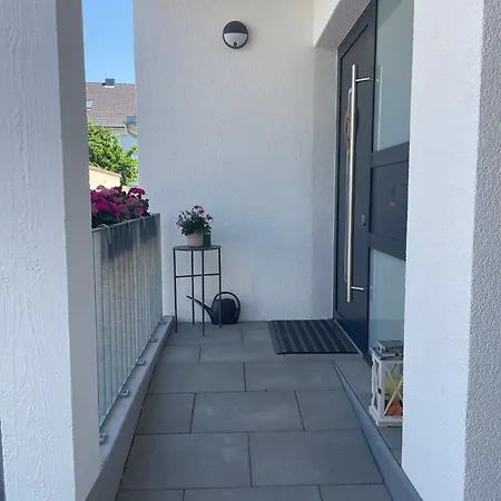 Vollmoebliertes Mit Balkon Appartamento *