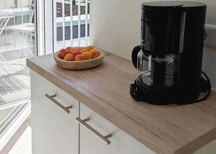 Vollmoebliertes Mit Balkon アパート ジンデルフィンゲン